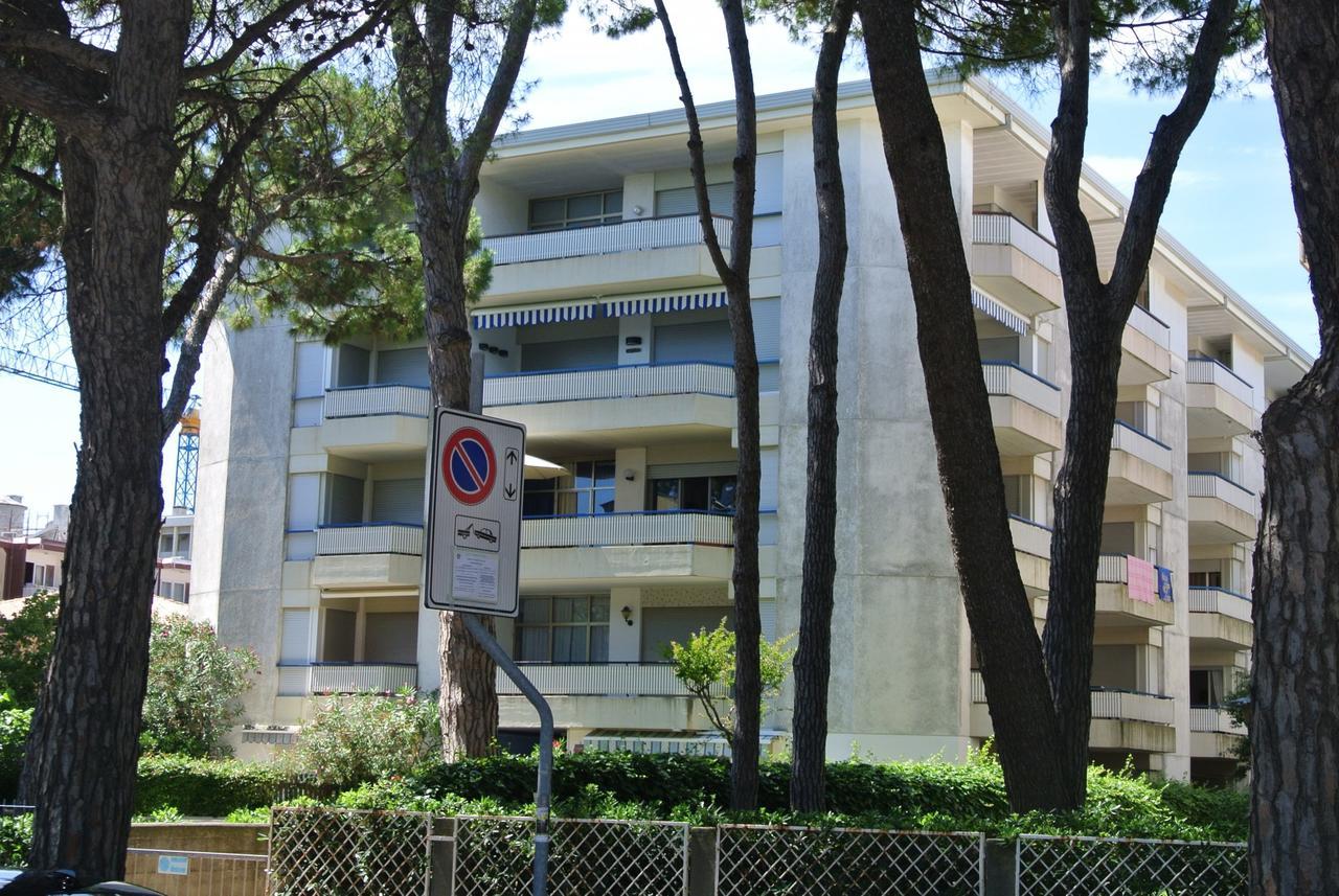Eva 45 Apartment Lignano Sabbiadoro Exterior photo